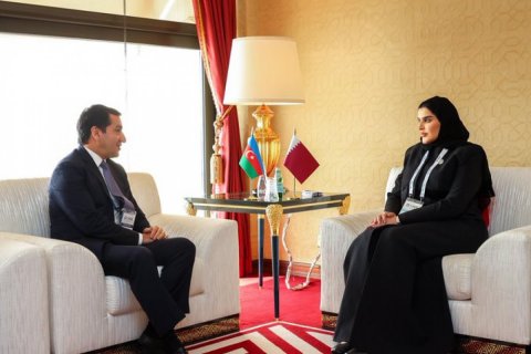 Hikmət Hacıyev Qətərin dövlət naziri ilə görüşüb