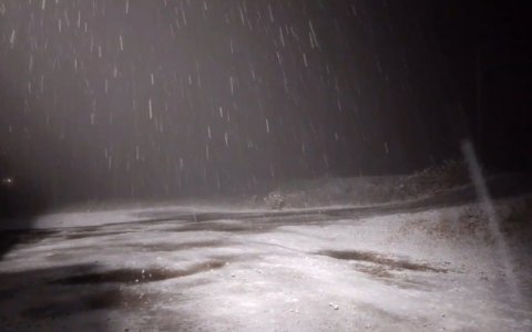 Laçına qar yağır