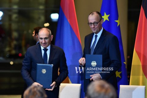 Paşinyan kanslerlə bəyannamə imzaladı