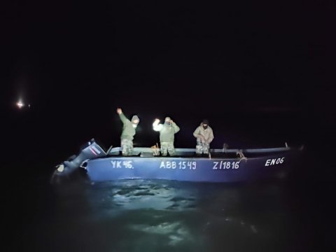 Xəzərdə köməksiz qalan balıqçılar xilas edildi - FOTO