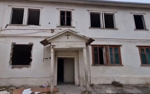 Sumqayıtda yaşayış binaları sökülür