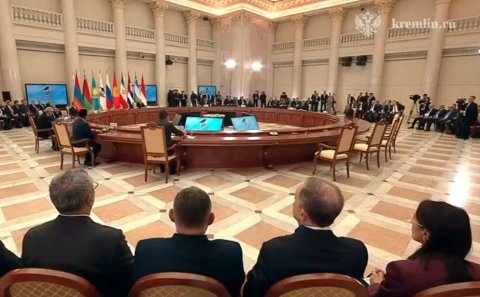 Putin liderlərlə bir araya gəldi