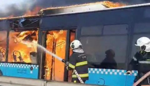 Sarayda marşrut avtobusu yandı