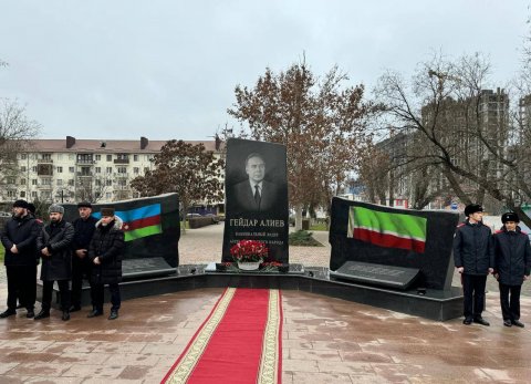 Qroznıda qəzaya uğrayan təyyarəyə memorial ucaldıldı