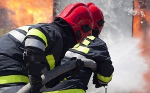 Sumqayıtda yaşayış binasında yanğın - Xəsarət alan var