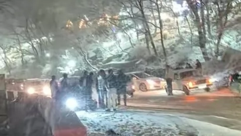 Qərb bölgəsində güclü qar yağır