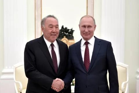 Nazarbayev ortaya çıxdı
