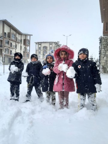 Kəlbəcərdə uşaqların qar sevinci – FOTO