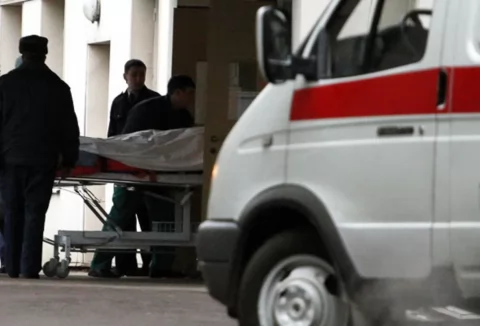 Yeni il günü eyvandan yıxıldı, xəstəxanada öldü