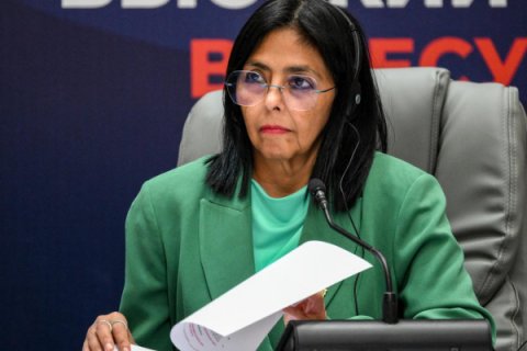 Venesuelanın prezidenti kimi and içdi