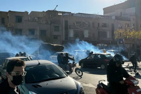 İran dağılır - İnsanları güllələyirlər