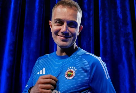 "Fənərbağça" sabiq qapıçısını transfer etdi