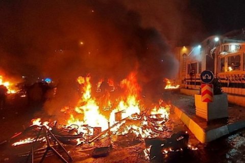 Tramp İranda hərəkətə keçir