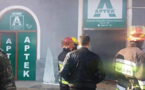 Sumqayıtda aptek yanır