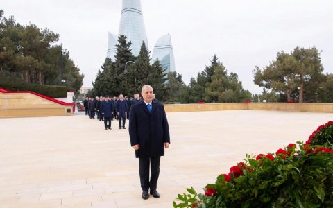 DTX-nin əməkdaşları Şəhidlər xiyabanında - VİDEO