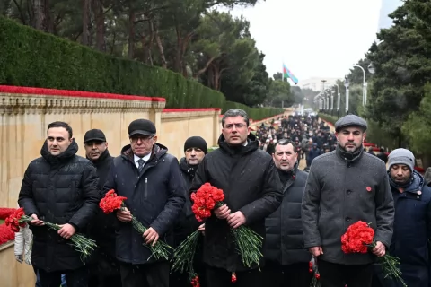 MEDİA nümayəndələri Şəhidlər xiyabanında - FOTO