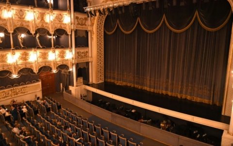 Dövlət teatrlarında baş rejissor ştatı ləğv edildi