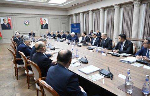 Baş nazir Bakı buxtası ilə bağlı iclas keçirdi