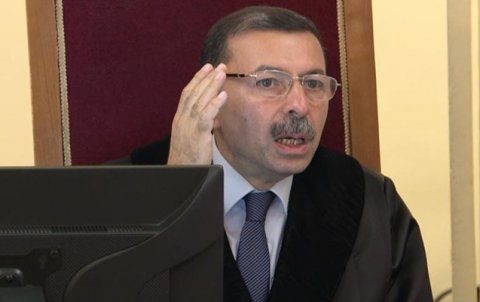 Məşhur hakim 4 881 manat pensiyadan narazıdır