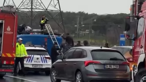 İstanbulda məhkumları daşıyan avtobus aşdı - 19 yaralı