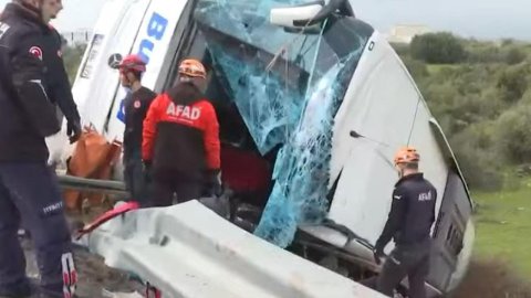 Antalyada sərnişin avtobusu aşdı - 8 ölü, 26 yaralı
