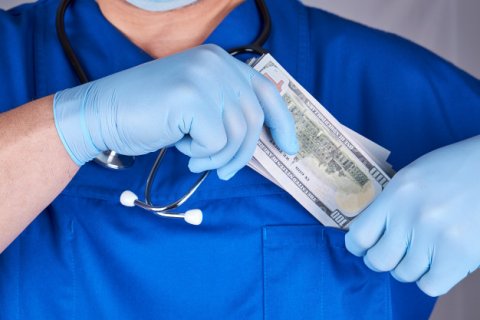 Həkimlərə verilən bonuslar niyə dayandırılıb? - AÇIQLAMA
