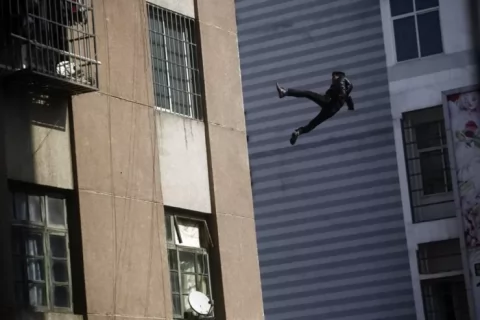 Zaqatala sakini Oğuzda damdan yıxılıb