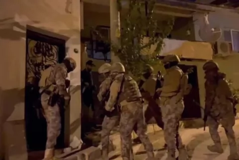 İzmirdə FETÖ-ya qarşı əməliyyat: 12 nəfər saxlanılıb