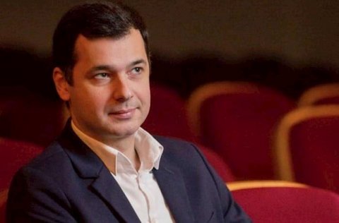 Əməkdar artistlərin oğlu teatra rəhbər gətirildi