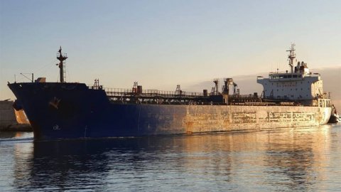 ABŞ İran neftini daşıyan tankeri ələ keçirdi