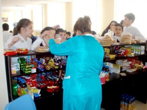On şagirdin zəhərləndiyi məktəb bufeti BAĞLANDI