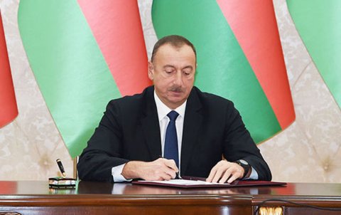 İlham Əliyev Xalq şairini “Heydər Əliyev” ordeni ilə təltif etdi