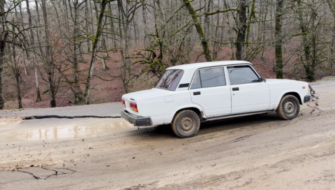 Lənkəranda 7 kəndi birləşdirən yol çöküb - VİDEO