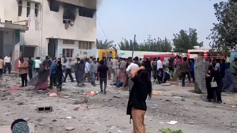 İranda 148 məktəbli qız həlak oldu