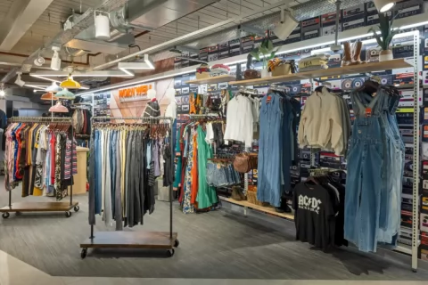 Bakıda bu "Mall" bağlanır