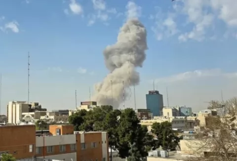 İranın Qum şəhərində kritik binaya hava zərbəsi