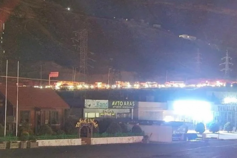 Bakı dairəvi yolda nəqliyyat vasitəsi yanıb, sıxlıq yaranıb