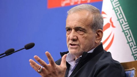 Pezeşkian yeni Ali Liderə sədaqət andı içdi