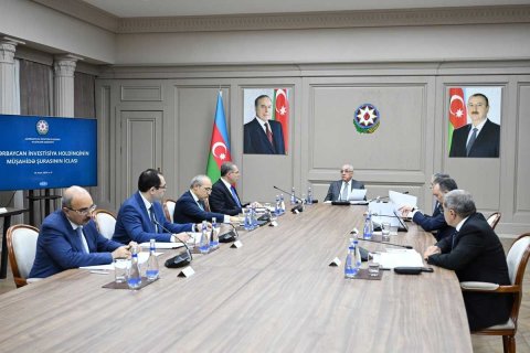 Baş nazir hökumət üzvlərini topladı