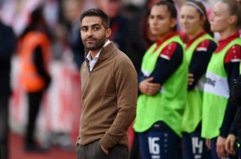 Qadın futbolçulara uyğunsuz mesaj göndərdi - İşdən qovuldu