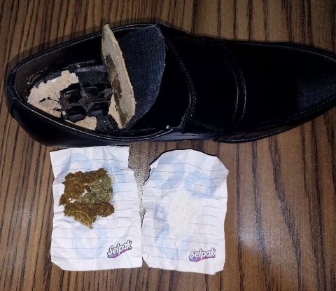 Təcridxanaya ayaqqabıda narkotik keçirmək istədilər