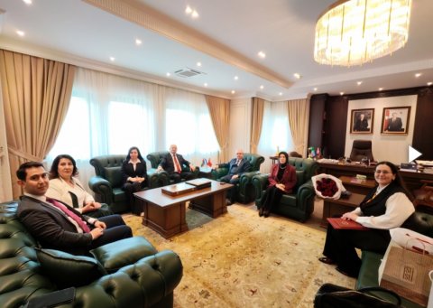 Azərbaycanlı yazıçı Türk Dünyası Araşdırmaları Beynəlxalq Elmlər Akademiyasının fəxri professoru seçilib - FOTO