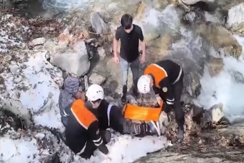 Qəbələdə 50 yaşlı kişi dağlıq ərazidə yıxıldı, FHN köməyə gəldi - VİDEO