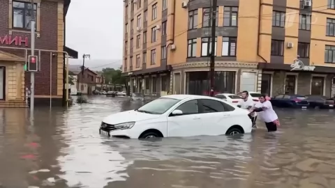 Güclü yağışlar Dağıstanda həyatı iflic etdi