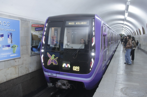 Metroda qatar sayı artırıldı