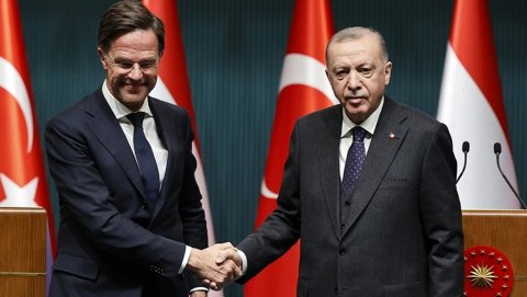 Ərdoğan Rutte ilə danışdı
