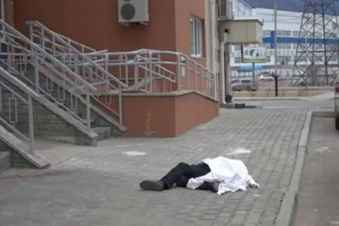 Evin damını təmir edən şəxs yıxılaraq öldü