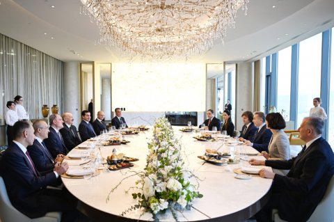 Azərbaycan Prezidentinin şərəfinə lanç verilib