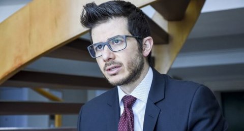 Dik xristianlarla işləyəcək