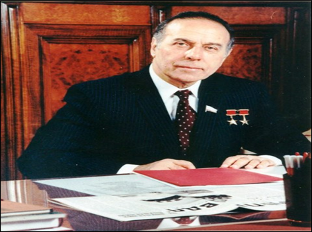 Nuray Qurban yazır: Xalqla bağlı ömür